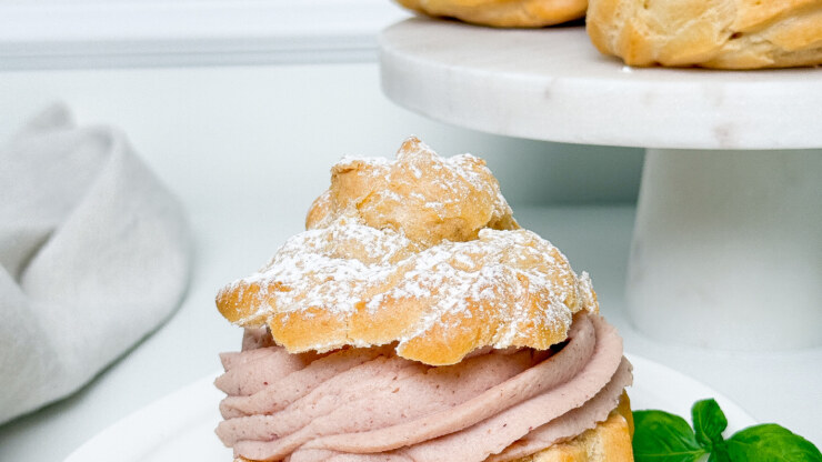 Ptysie z kremem truskawkowym